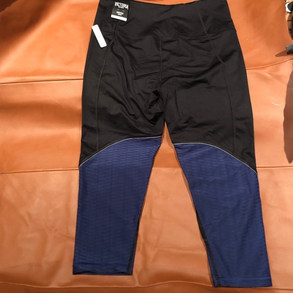 Victoria’s Secret Sport Capri leggings - Picture 2 of 6